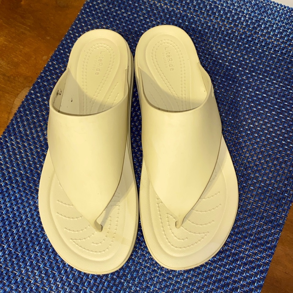 Brooklyn Literide by Crocs size 9 wide, bone platform sandals